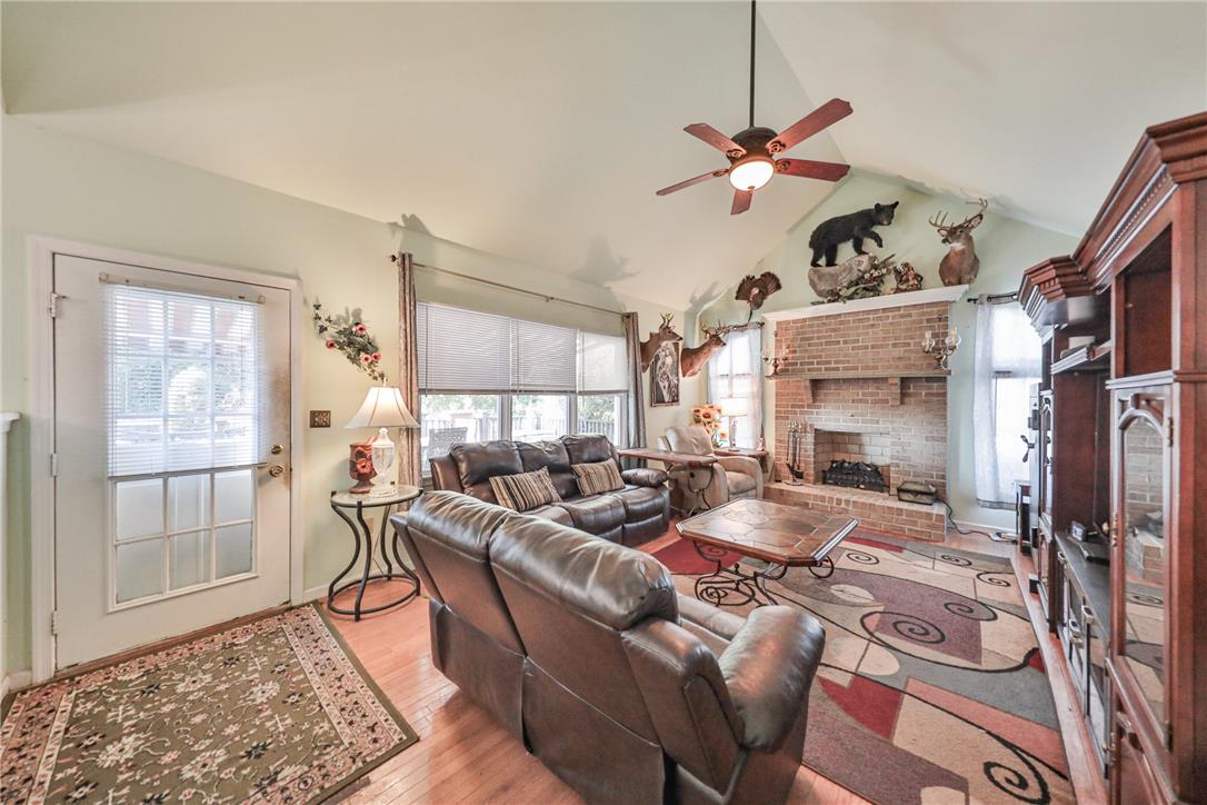 4132 Crest View Drive