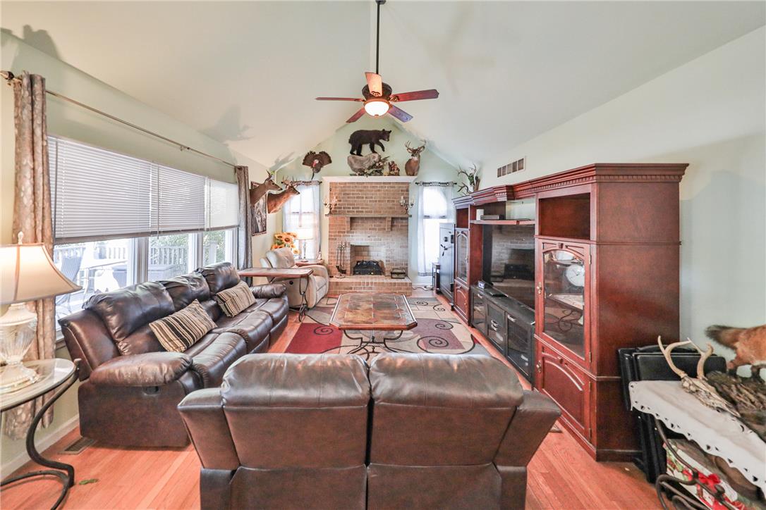 4132 Crest View Drive