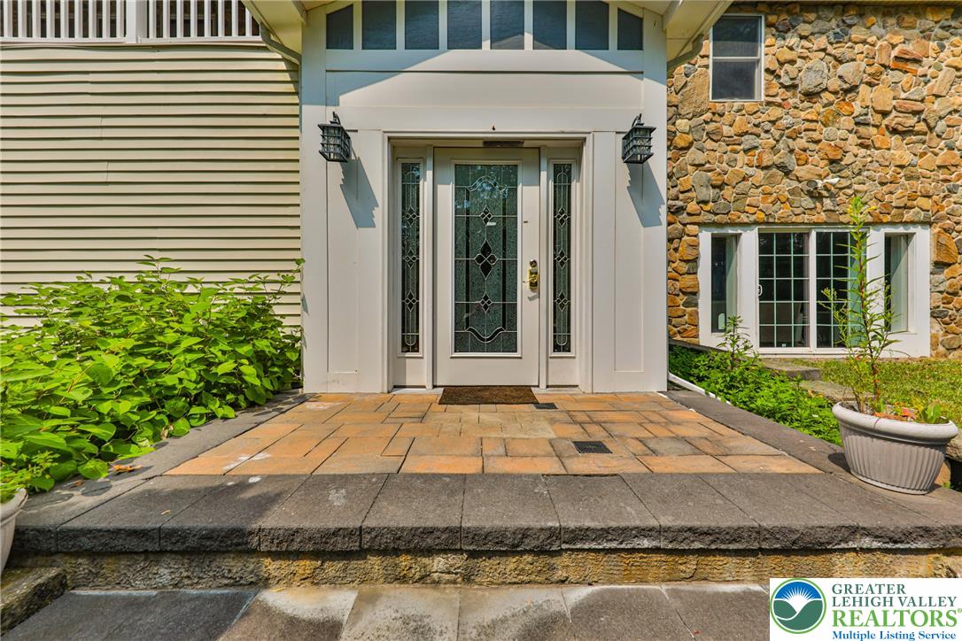 2153 Meadowlake Road