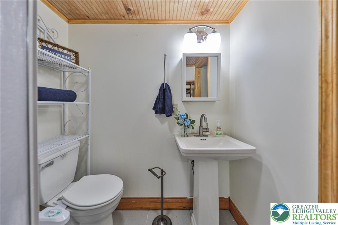 2153 Meadowlake Road