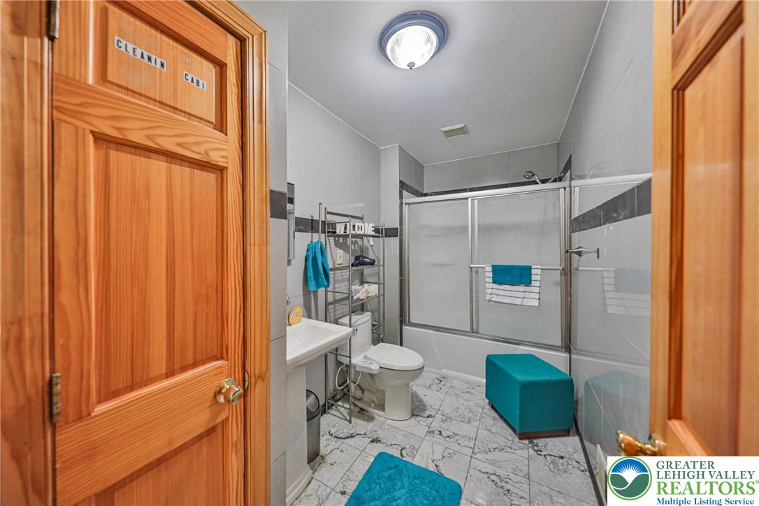 2153 Meadowlake Road