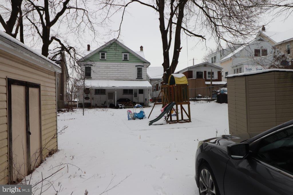 202 Carbon St