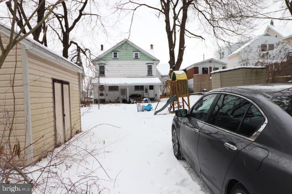 202 Carbon St