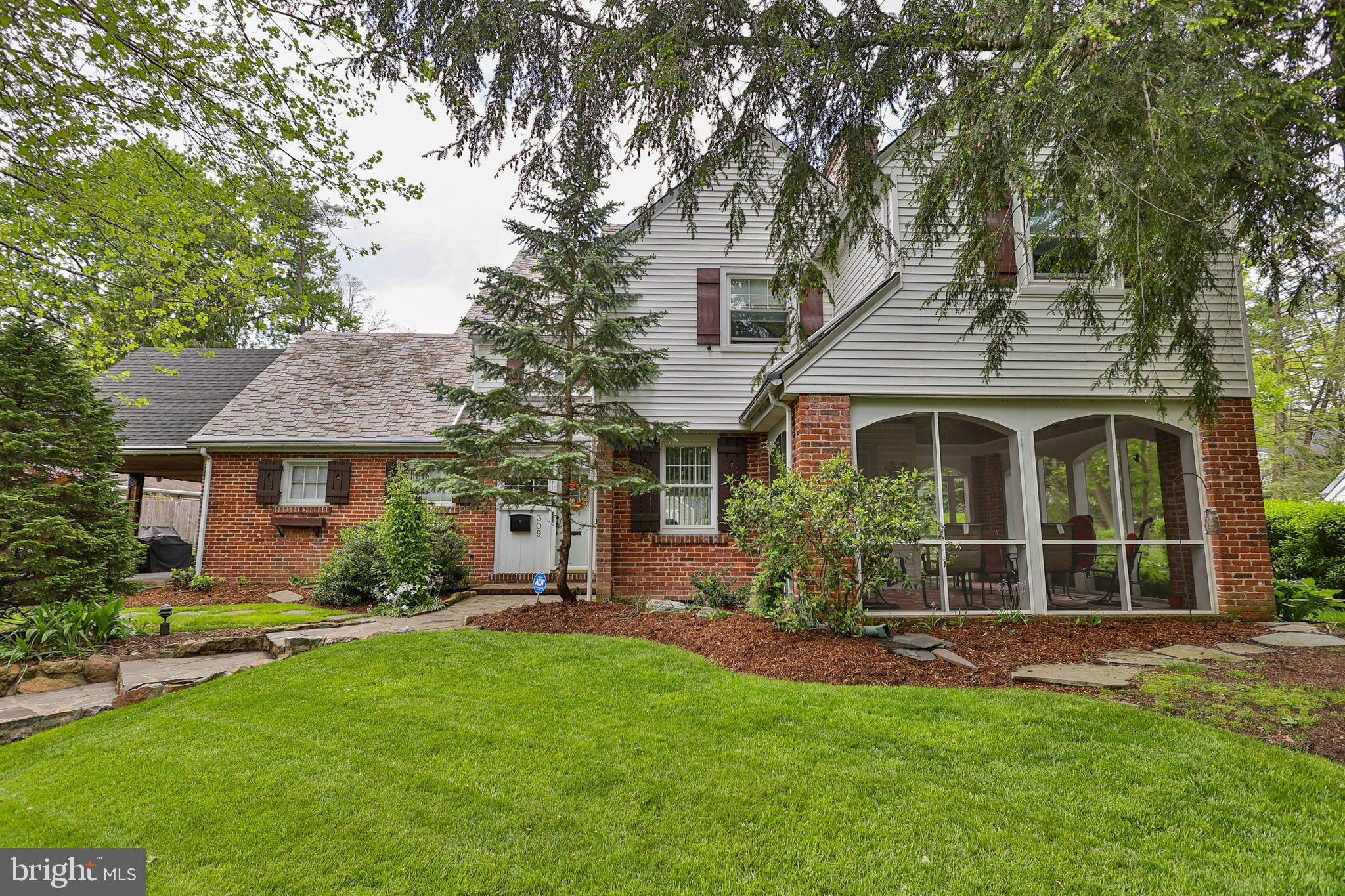 309 Smith Ave