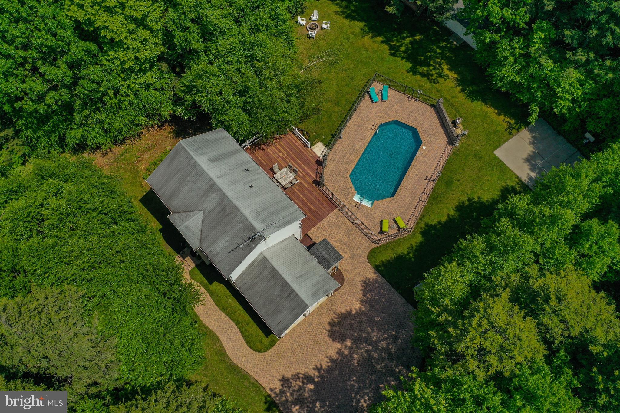180 Whispering Woods Dr