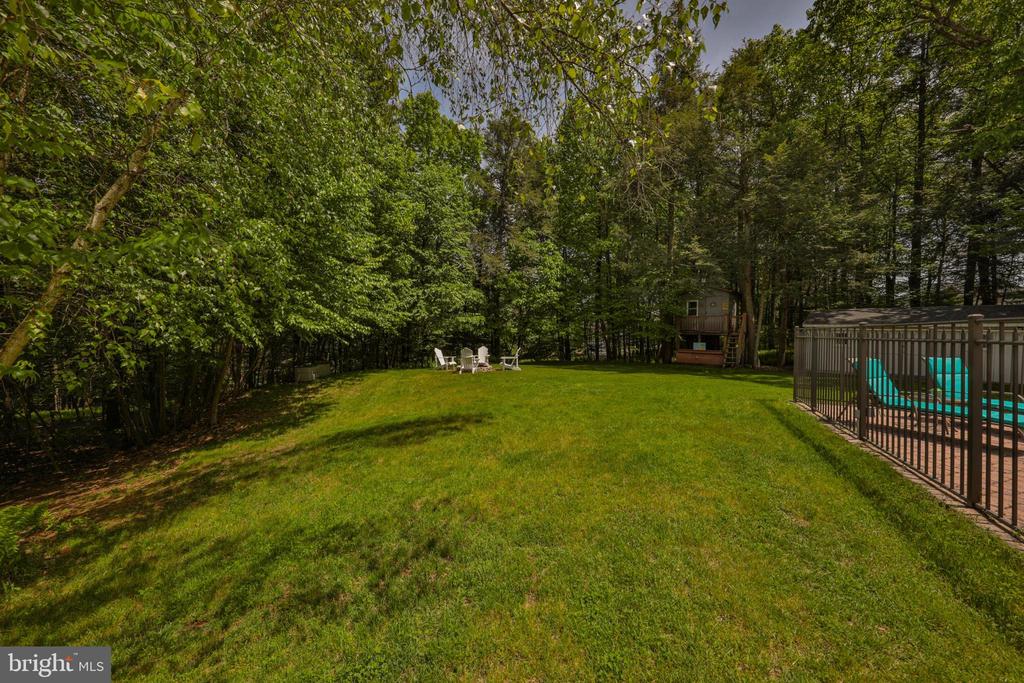 180 Whispering Woods Dr
