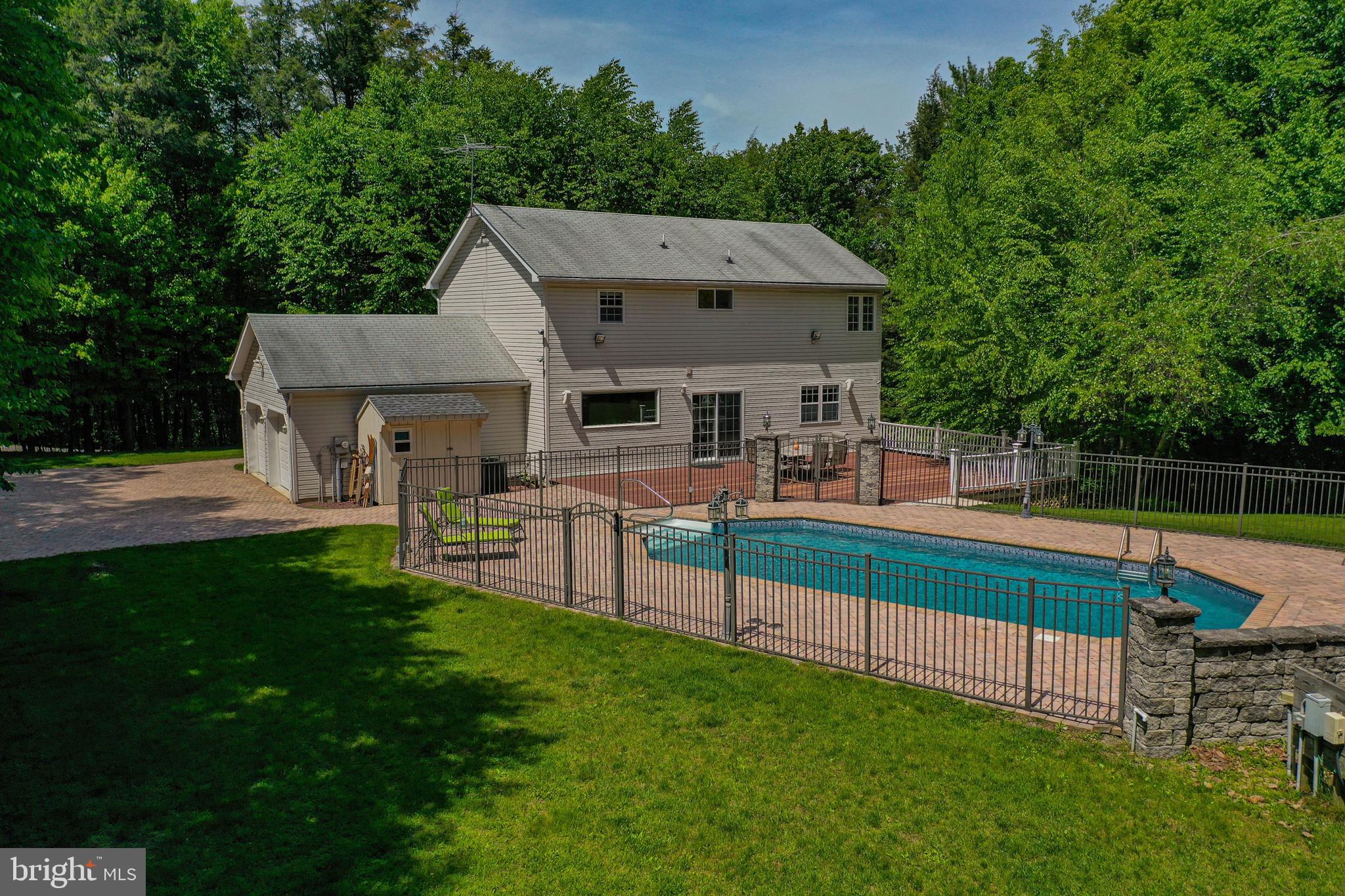 180 Whispering Woods Dr