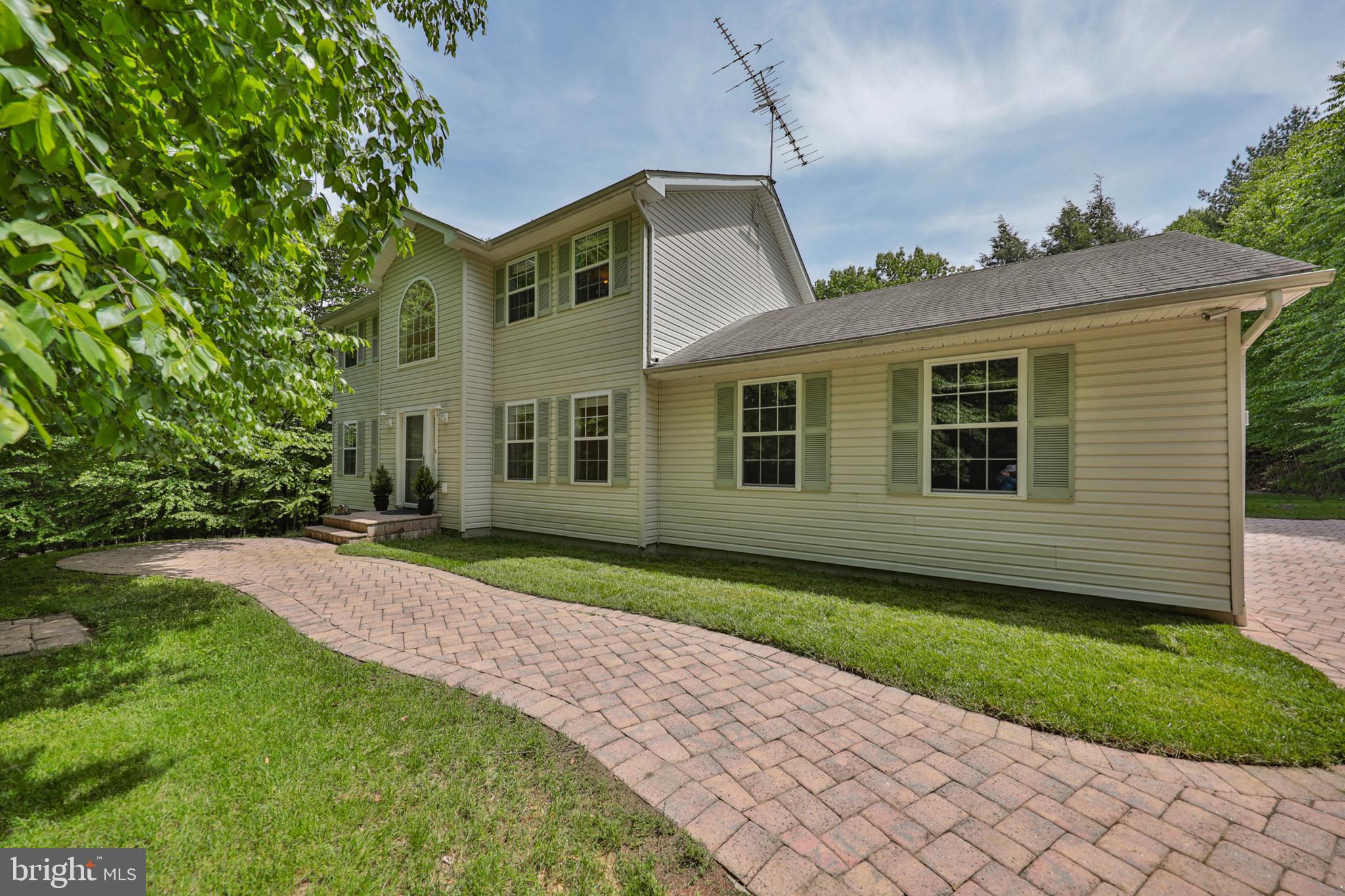 180 Whispering Woods Dr