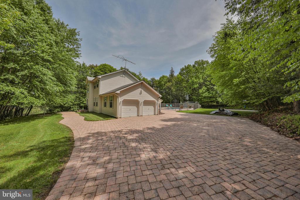 180 Whispering Woods Dr