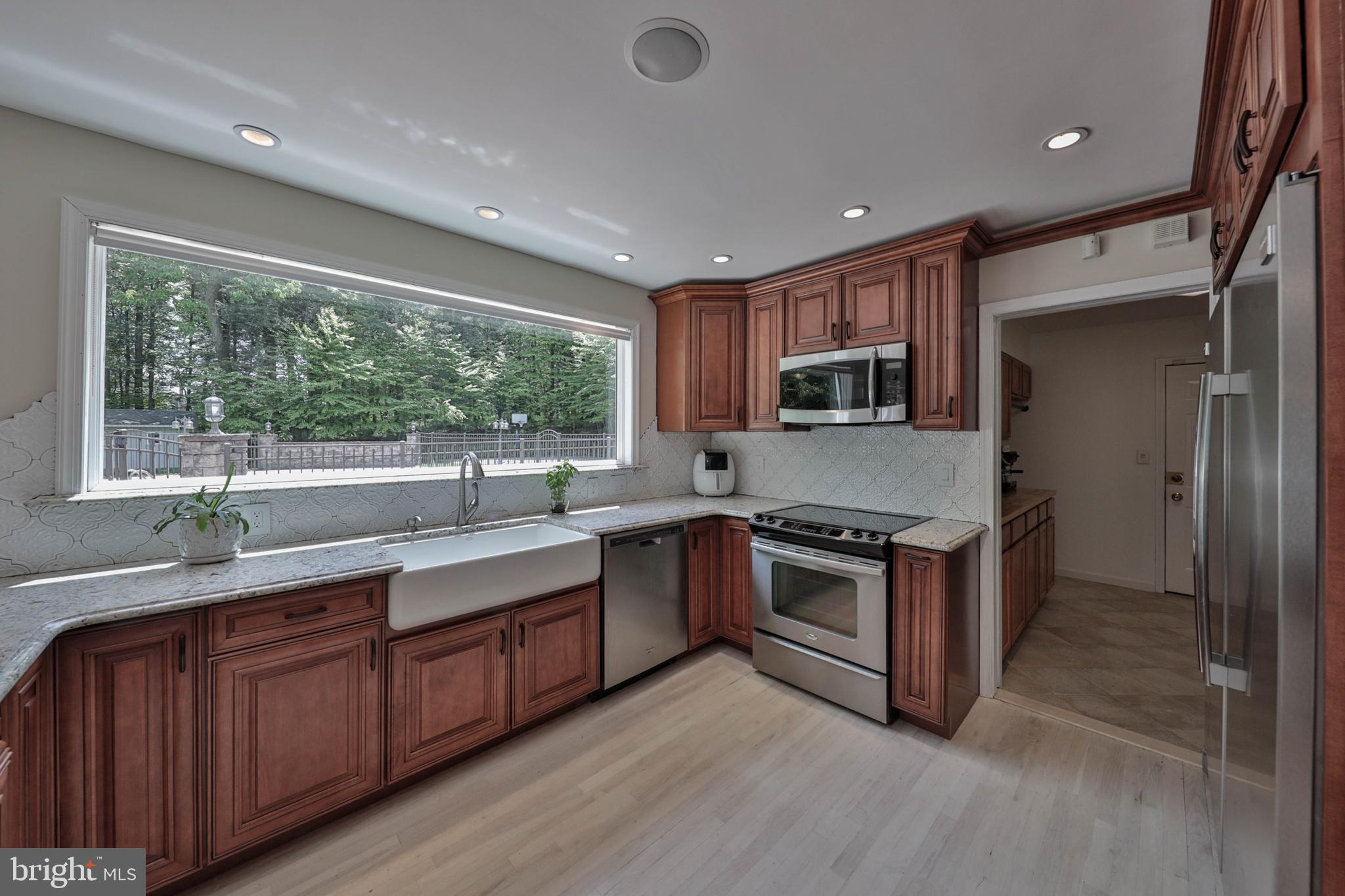 180 Whispering Woods Dr