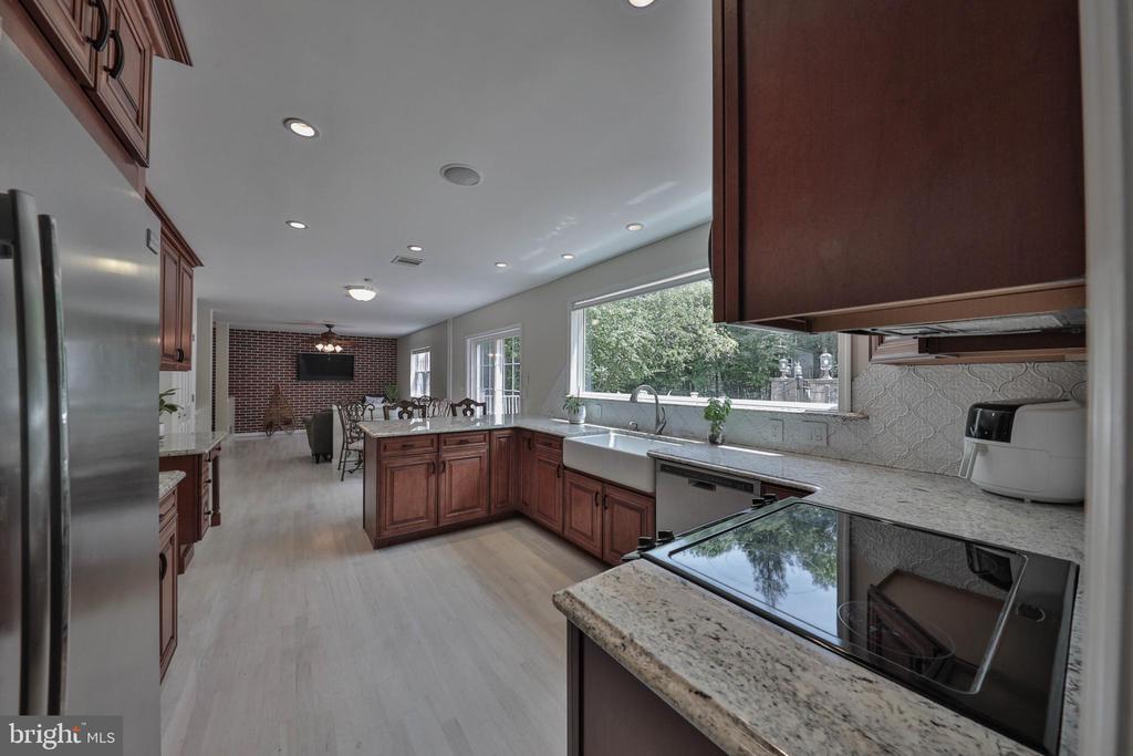 180 Whispering Woods Dr
