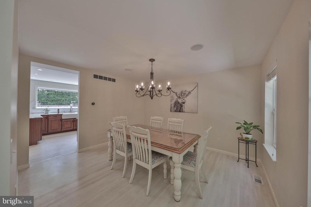 180 Whispering Woods Dr