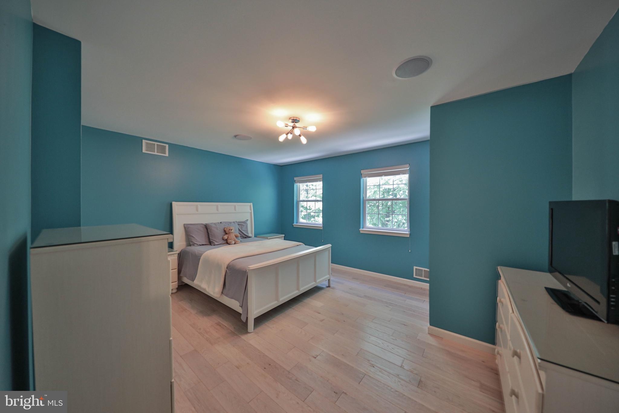 180 Whispering Woods Dr