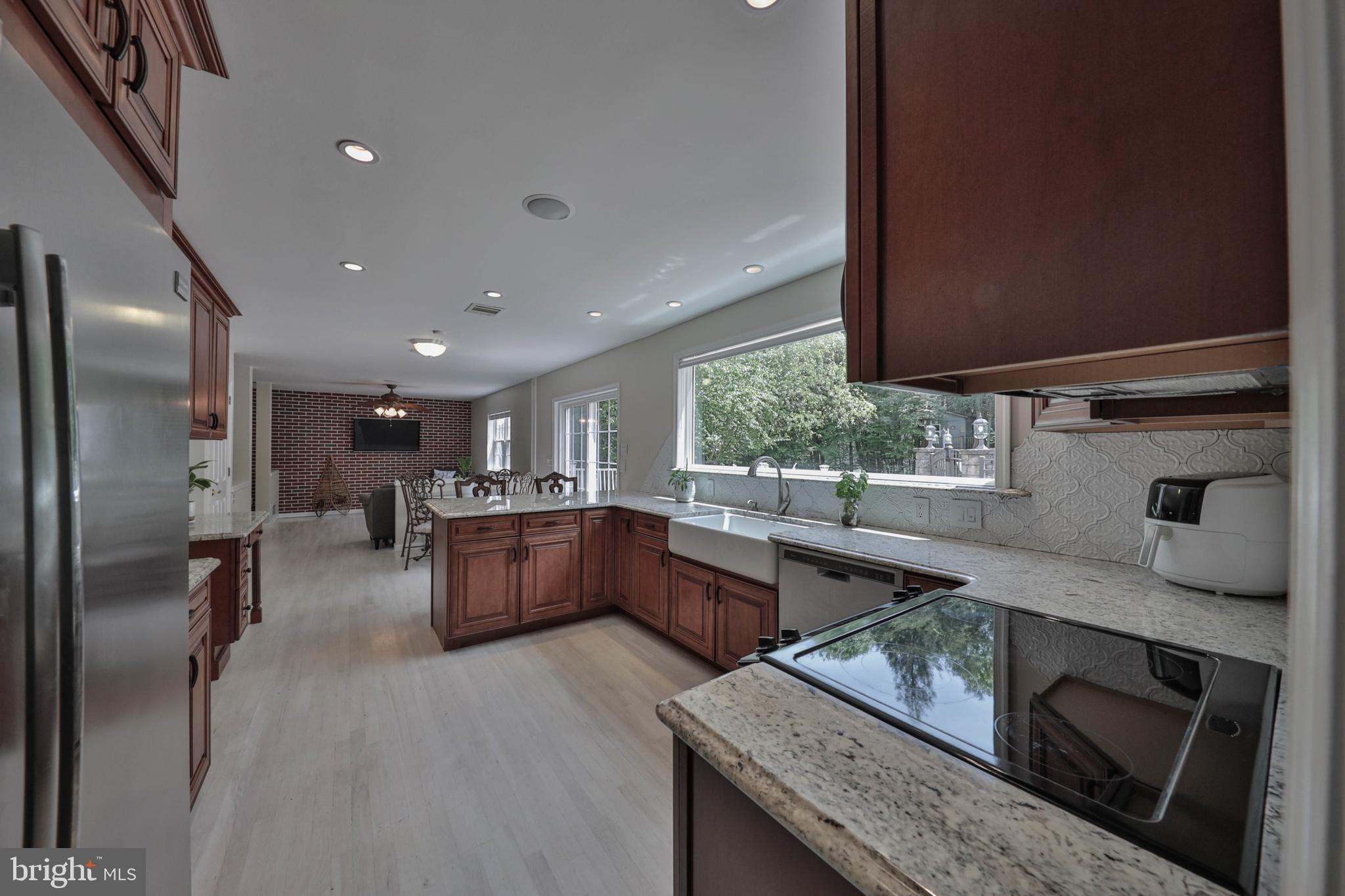 180 Whispering Woods Dr