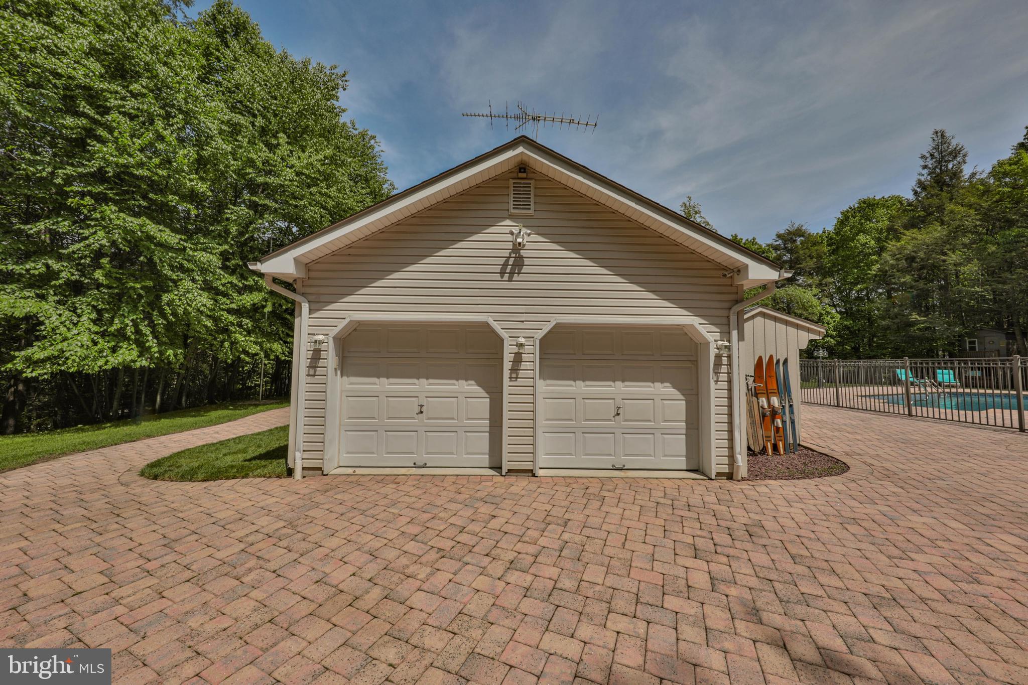 180 Whispering Woods Dr