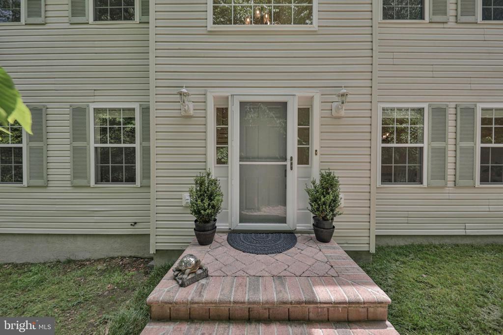 180 Whispering Woods Dr