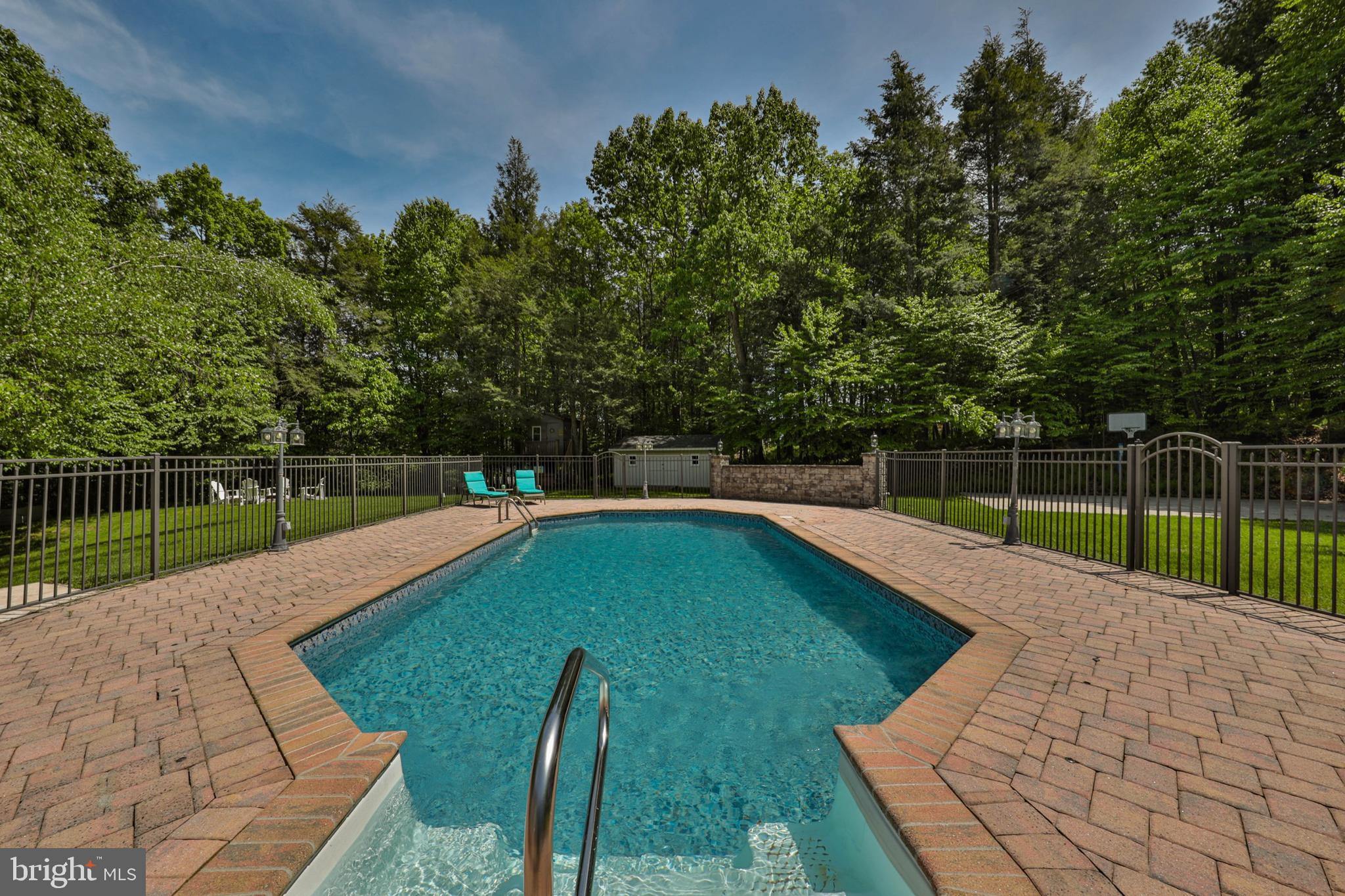 180 Whispering Woods Dr