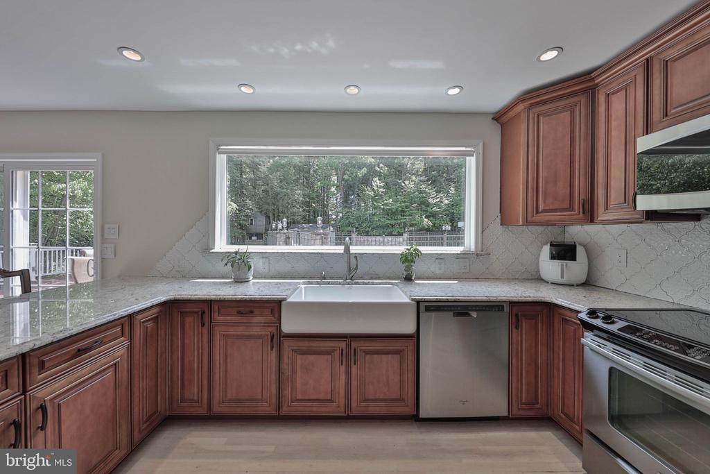 180 Whispering Woods Dr