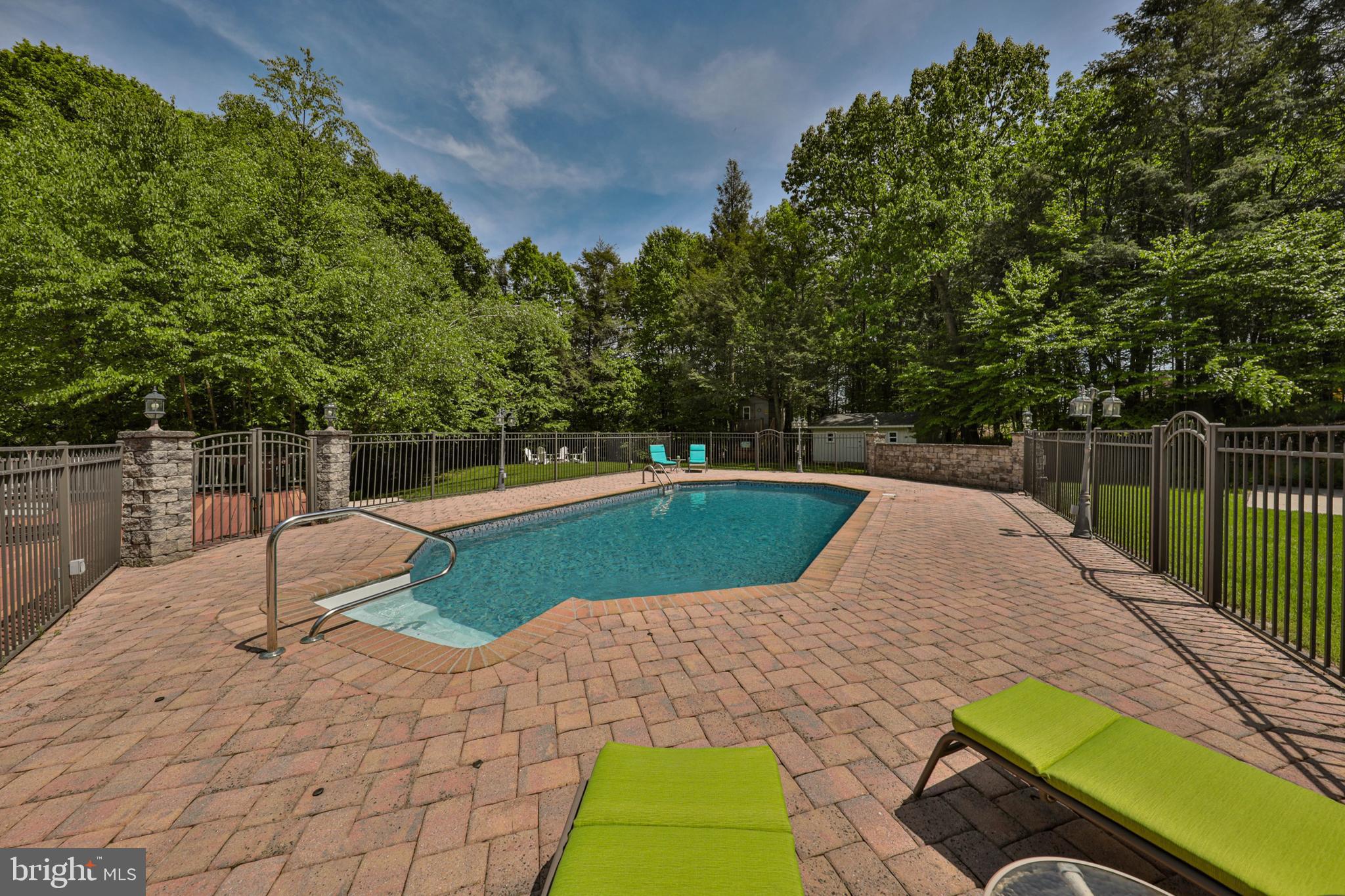 180 Whispering Woods Dr