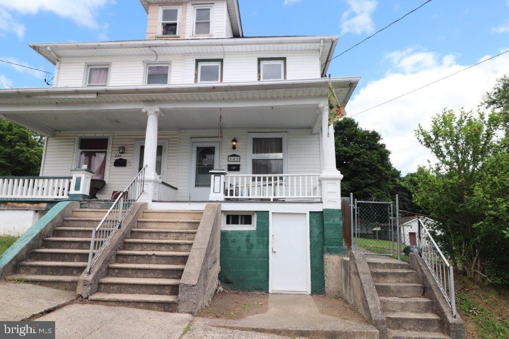 242 Carbon St