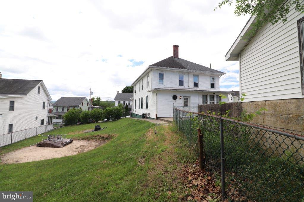 242 Carbon St