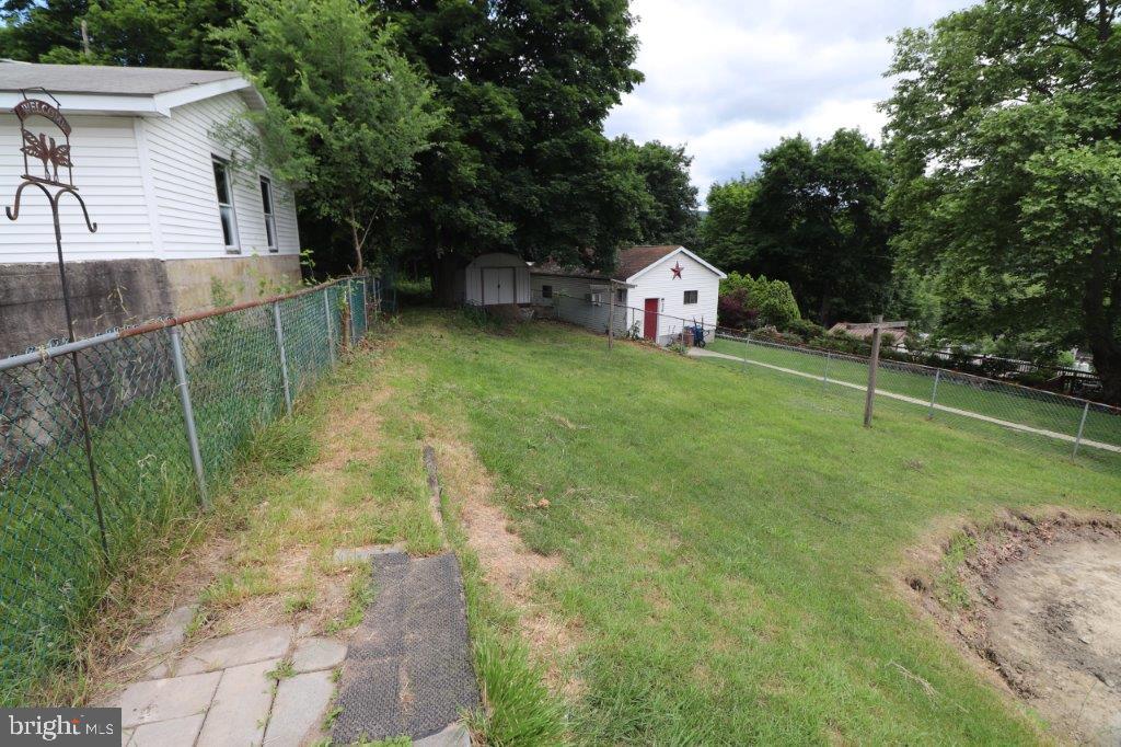 242 Carbon St