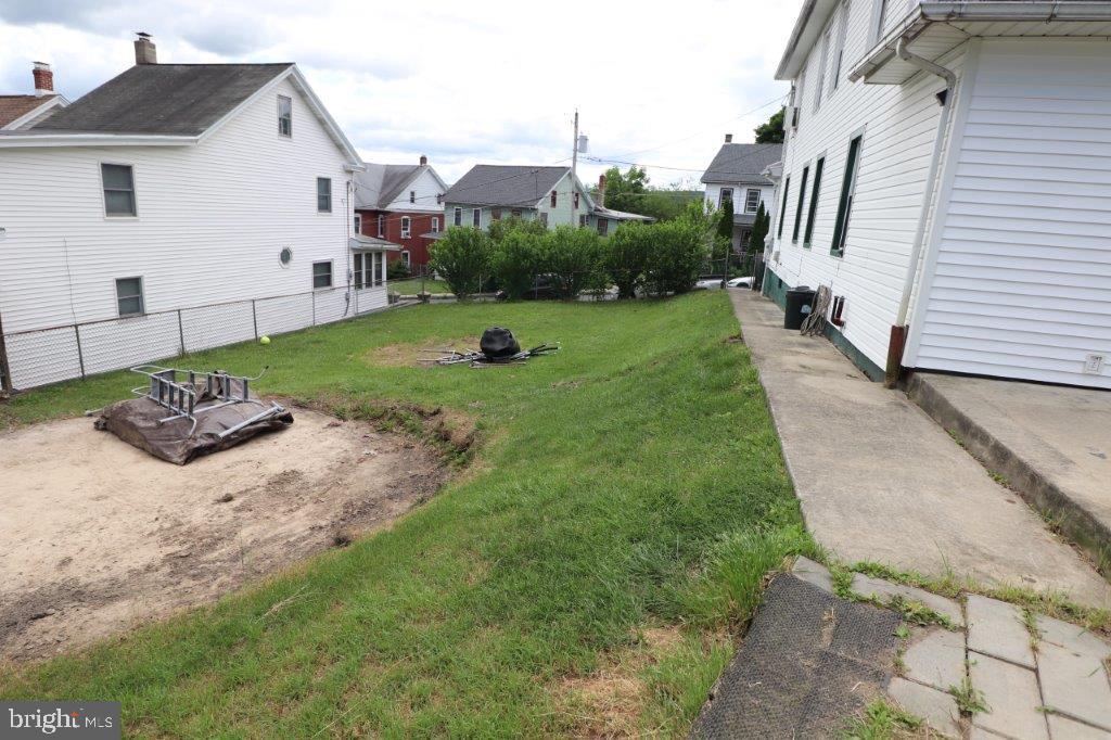242 Carbon St