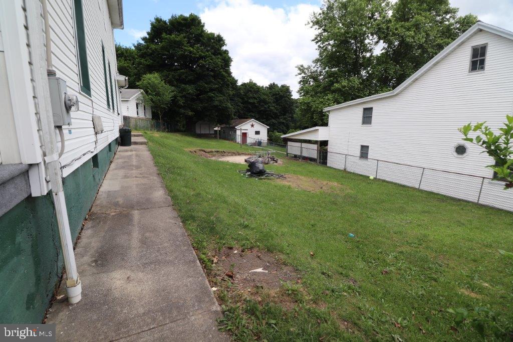 242 Carbon St