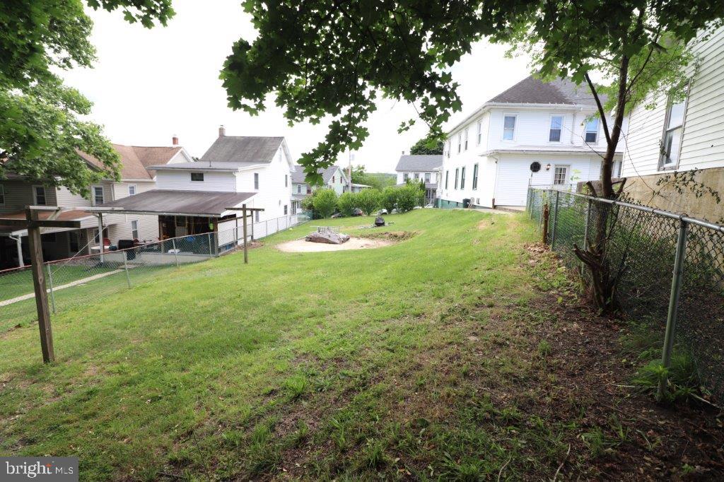 242 Carbon St