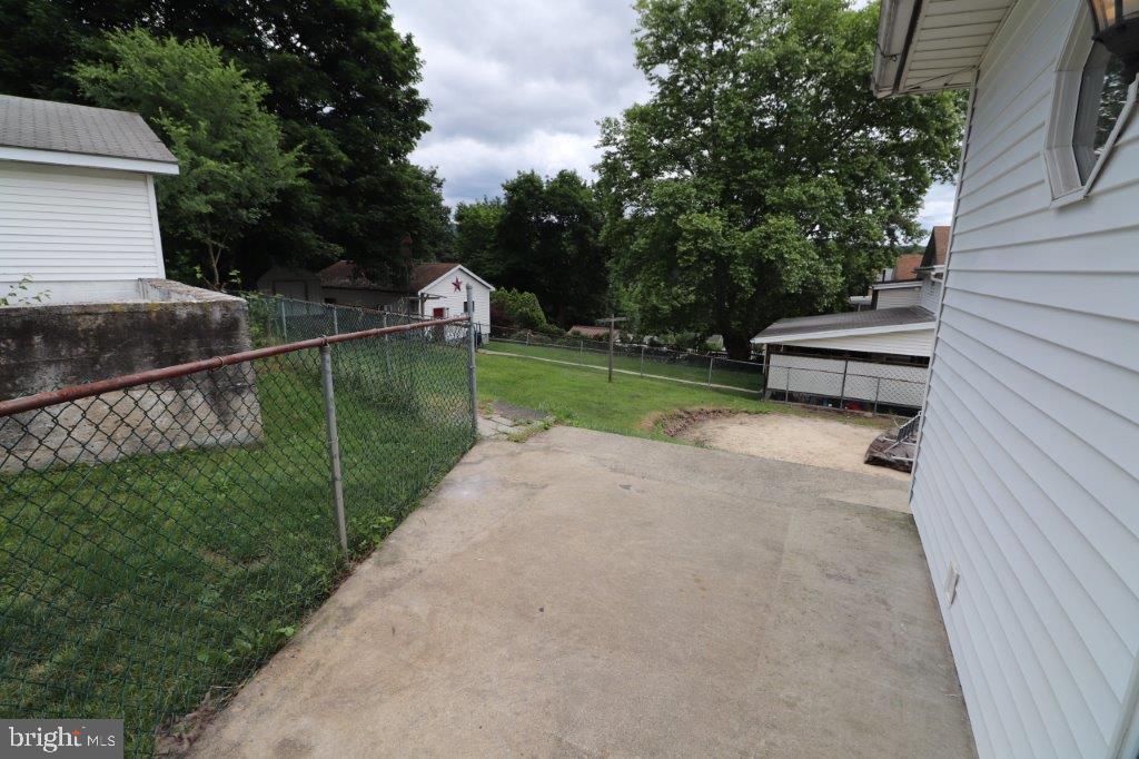 242 Carbon St