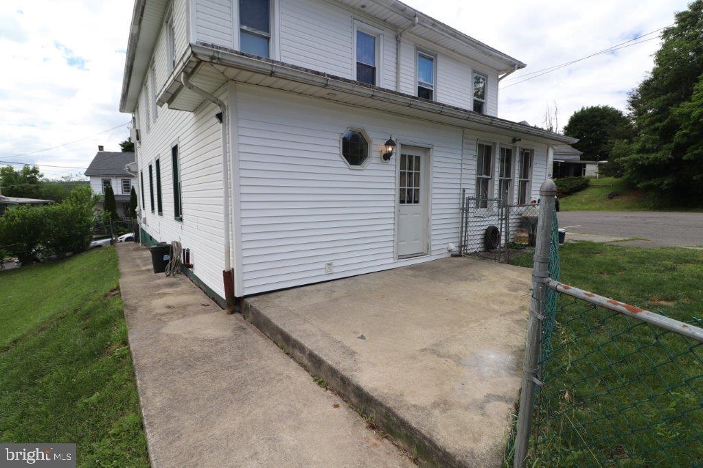 242 Carbon St