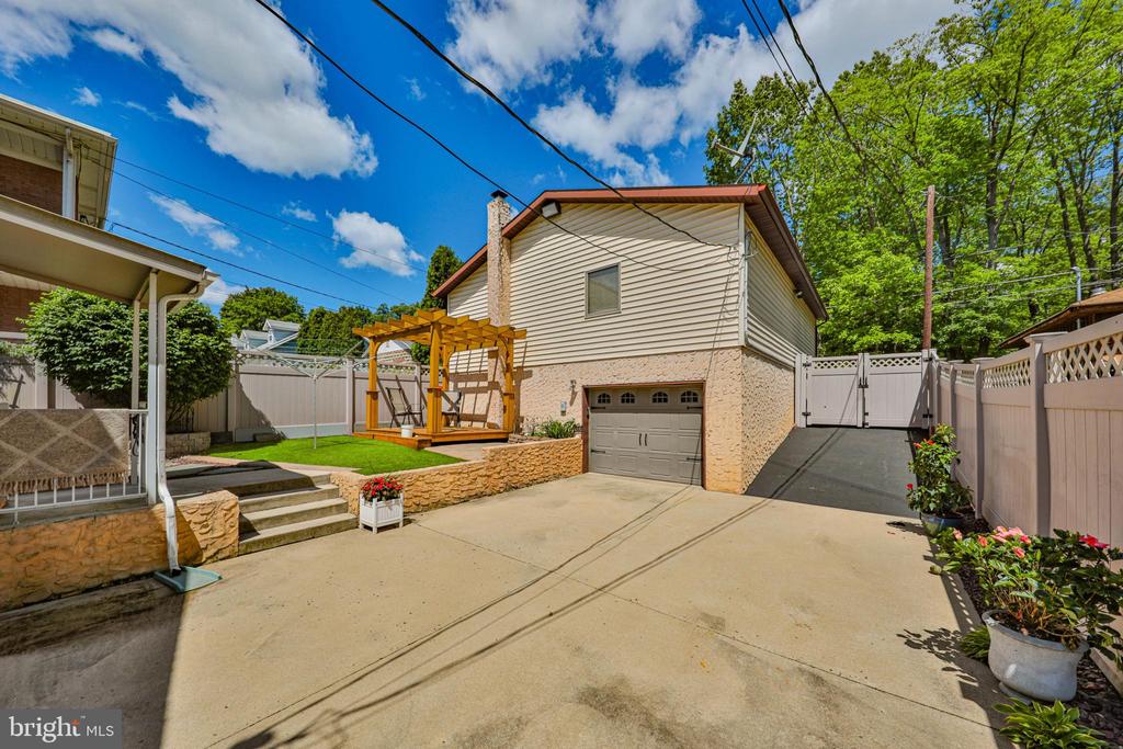 273 Columbia Ave