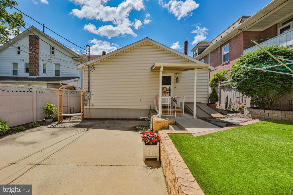 273 Columbia Ave