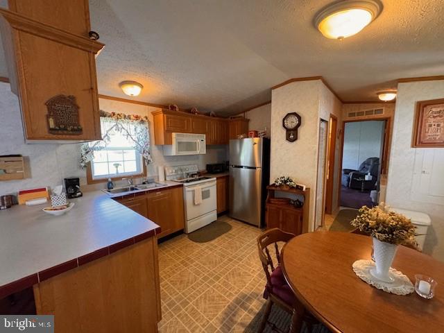 8 MATTHEW LANE