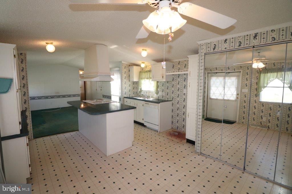 21 HILLSIDE PLACE