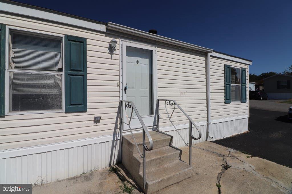 21 HILLSIDE PLACE