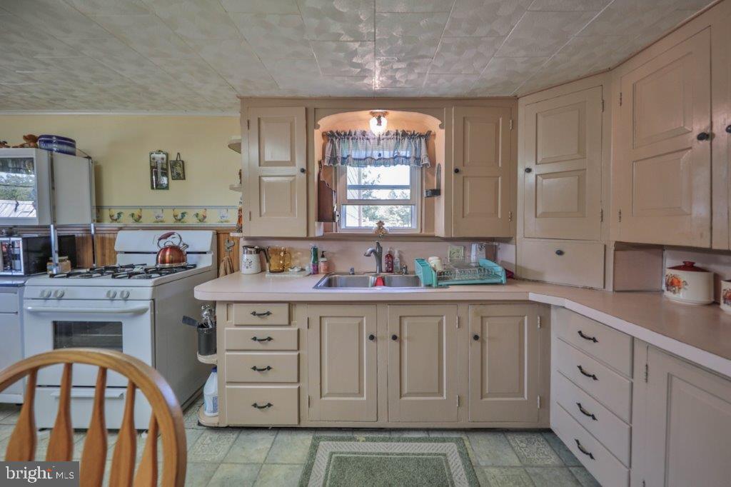 2485 SUMMER MOUNTAIN ROAD