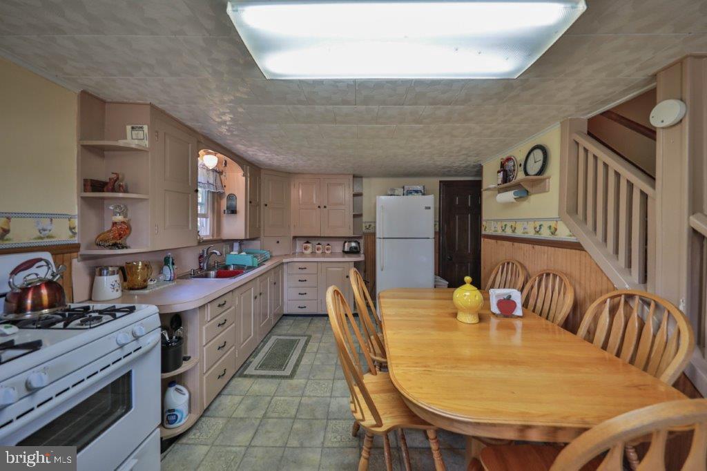 2485 SUMMER MOUNTAIN ROAD