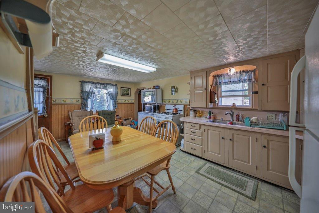 2485 SUMMER MOUNTAIN ROAD