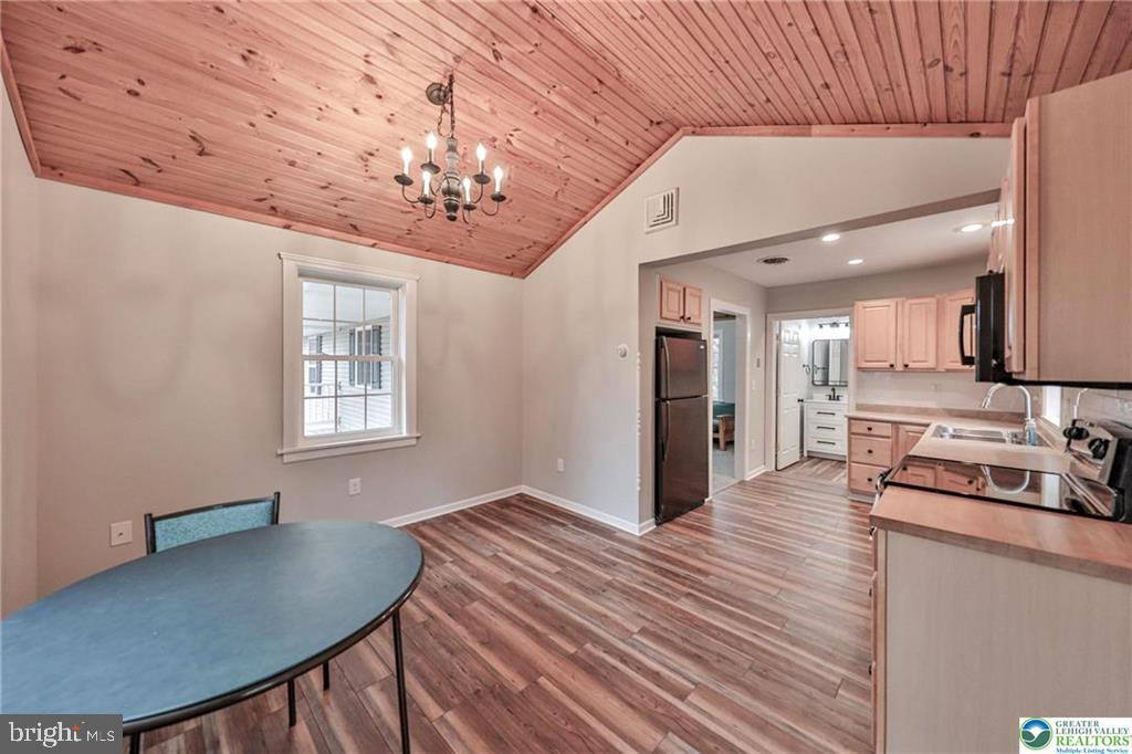 370 W WHITE BEAR DRIVE