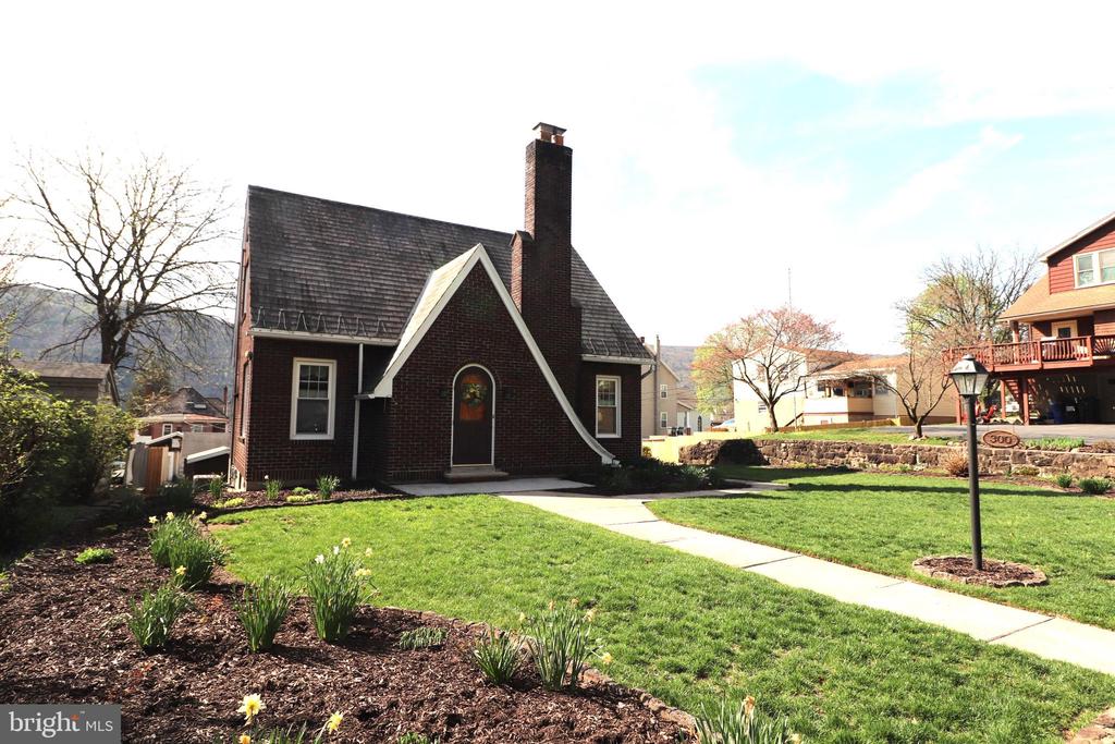 300 PRINCETON AVENUE