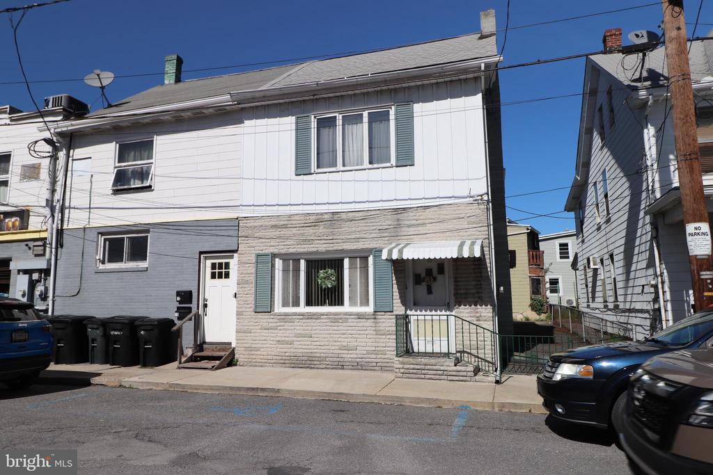 17 CENTER STREET