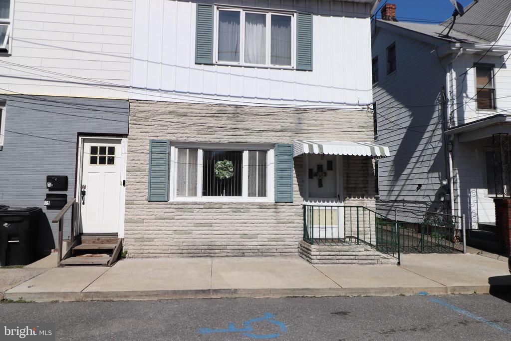 17 CENTER STREET