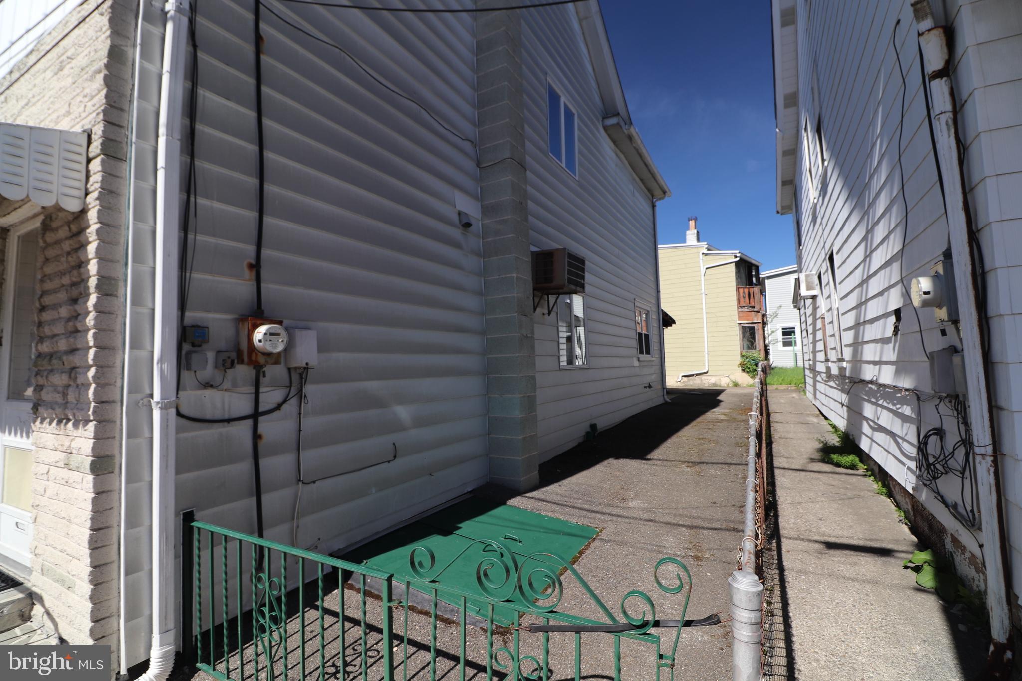 17 CENTER STREET