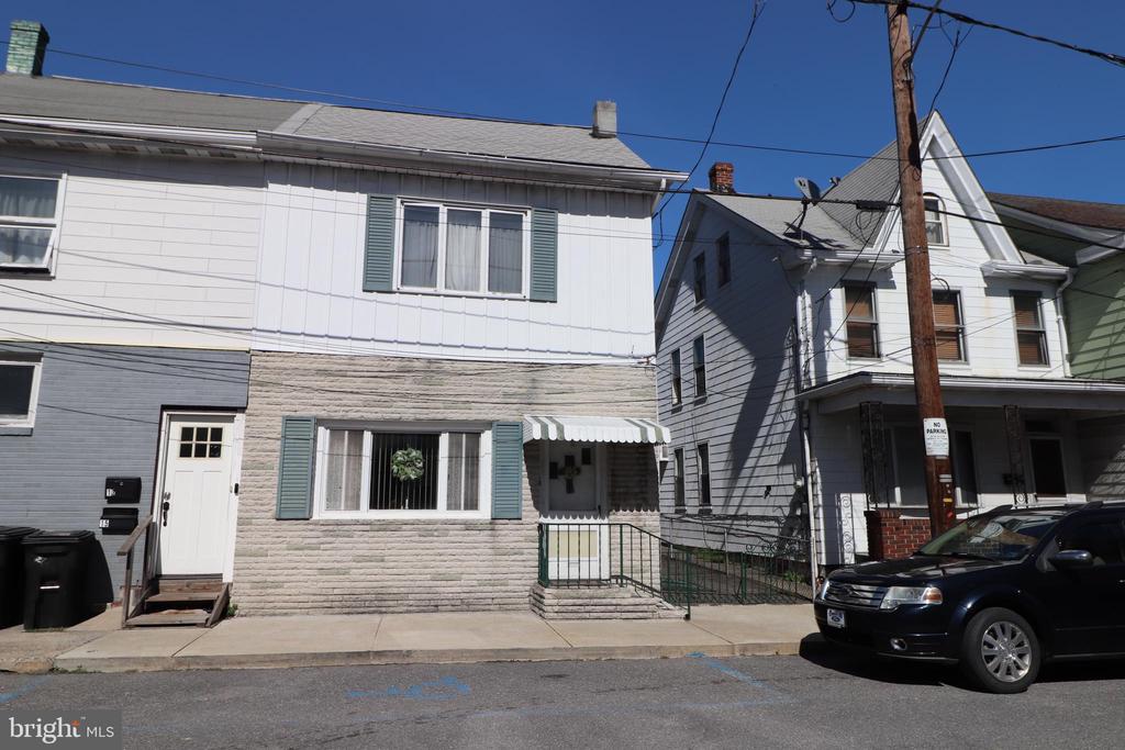 17 CENTER STREET