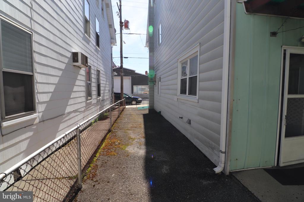 17 CENTER STREET