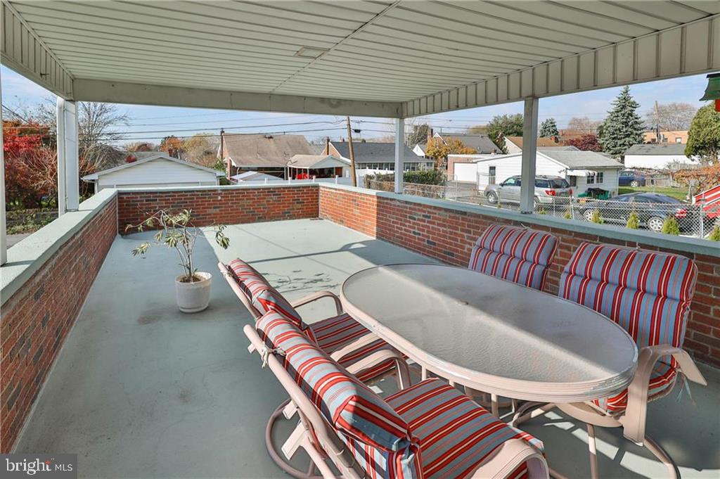 858 N N Maxwell St