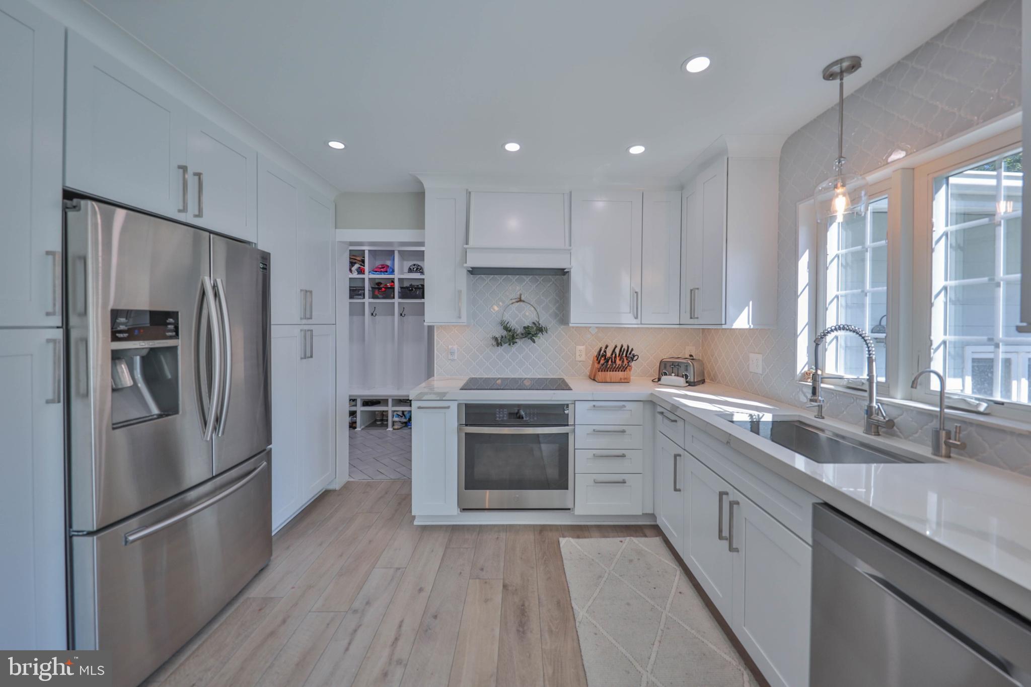 2718 WINDY HILL ROAD