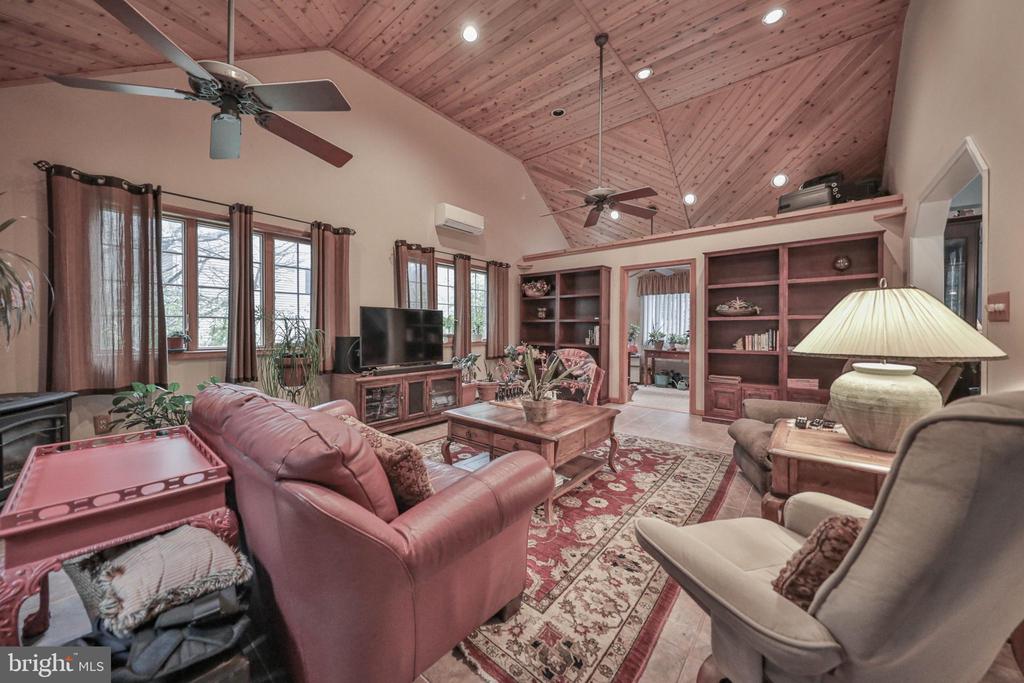 1614 Sugar Ln