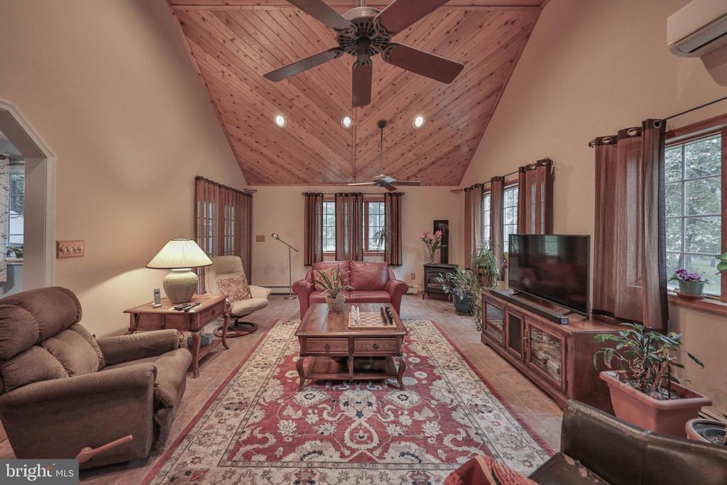 1614 Sugar Ln
